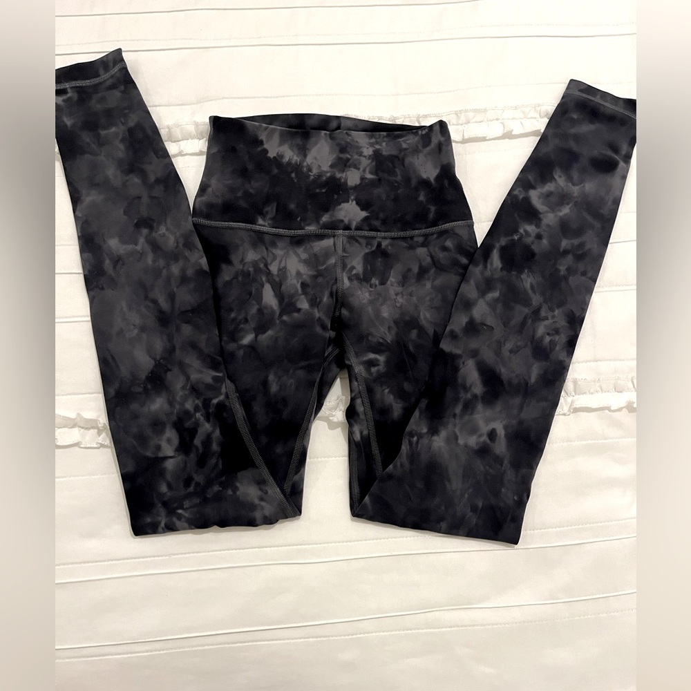 LULU LEMON 25” PATTERNED LEGGINGS